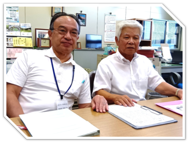 会員の武田　光男さん（右）来訪