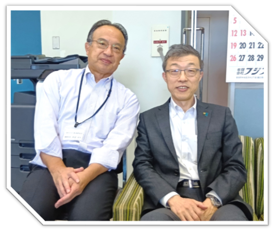 会員の近田　孝之さん（右）来訪