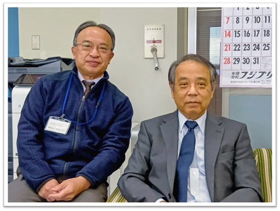 会員の古川　隆文さん（右）来訪